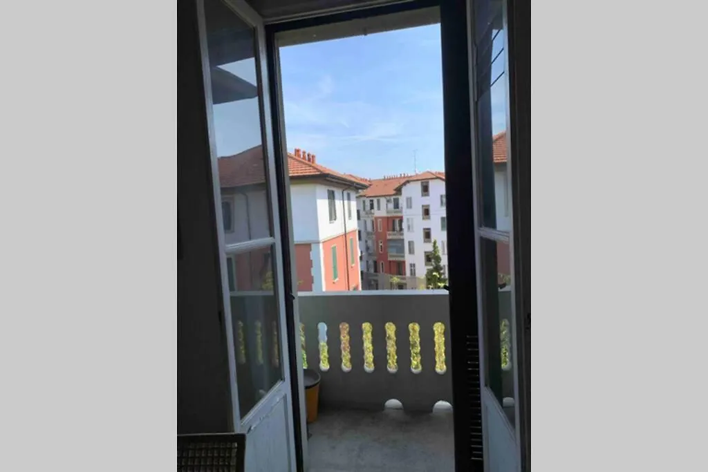 Appartamento Splendido Con Tutti Servizi In Zona Navigli Milán 0*,  Italia